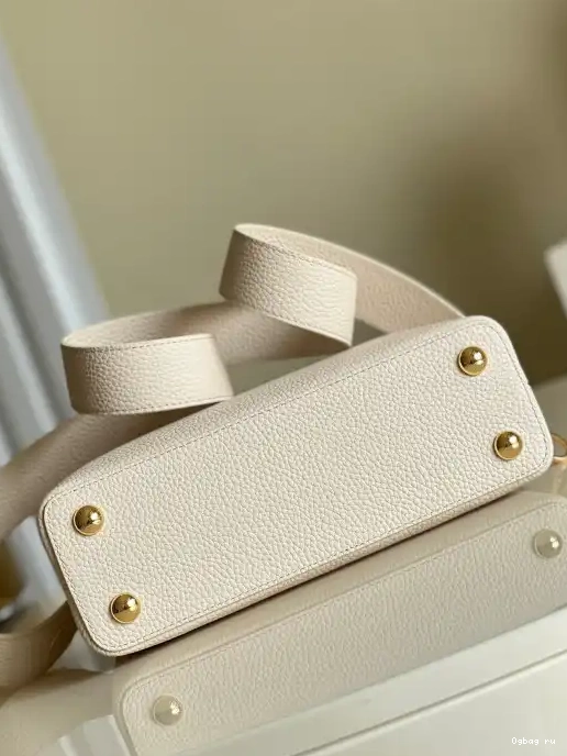 LOUIS VUITTON CAPUCINES BB 0327